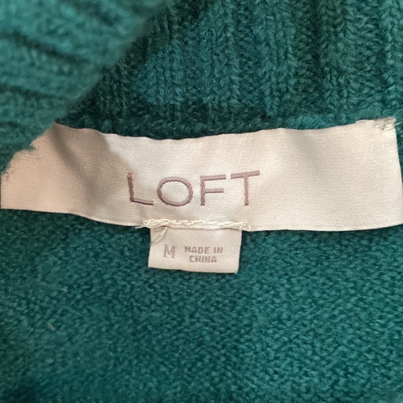 Winter hunter green sweater with bell sleeves - Picture 2 of 4